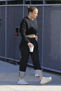 jennifer-lopez-out-and-about-in-los-angeles-12-03-2023-4.jpg