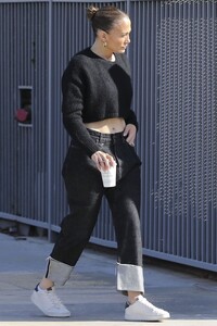 jennifer-lopez-out-and-about-in-los-angeles-12-03-2023-6.jpg