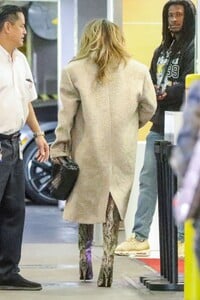 jennifer-lopez-out-and-about-in-malibu-12-06-2023-1.jpg