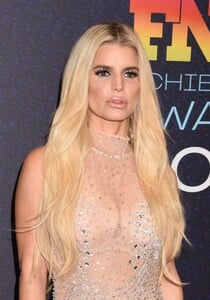 jessica-simpson-2023-footwear-news-achievement-awards-in-nyc-11-29-2023-4.jpg
