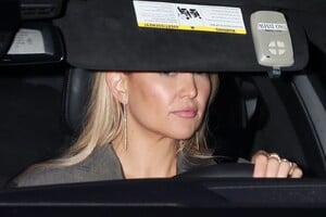 kate-hudson-leaving-the-max-mara-event-in-west-hollywood-11-29-2023-0.jpg