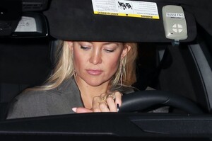 kate-hudson-leaving-the-max-mara-event-in-west-hollywood-11-29-2023-2.jpg