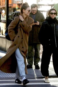 katie-holmes-out-and-about-in-new-york-12-21-2023-1.jpg