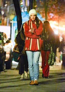 katie-holmes-out-in-chilly-new-york-12-15-2023-0.jpg