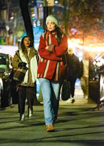 katie-holmes-out-in-chilly-new-york-12-15-2023-2.jpg