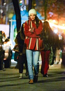 katie-holmes-out-in-chilly-new-york-12-15-2023-5.jpg