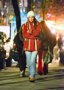 katie-holmes-out-in-chilly-new-york-12-15-2023-6.jpg