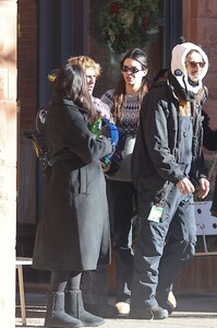 kendall-jenner-and-hailey-and-justin-bieber-out-for-breakfast-together-in-aspen-12-18-2023-5.jpg