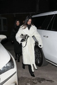 kendall-jenner-arrives-at-catch-steakhouse-in-aspen-12-17-2023-3.jpg