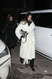 kendall-jenner-arrives-at-catch-steakhouse-in-aspen-12-17-2023-4.jpg