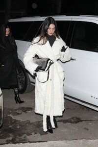 kendall-jenner-arrives-at-catch-steakhouse-in-aspen-12-17-2023-6.jpg