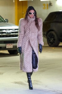kendall-jenner-out-and-about-in-aspen-12-18-2023-0.jpg