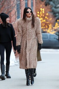 kendall-jenner-out-and-about-in-aspen-12-18-2023-5.jpg