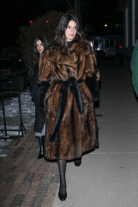 kendall-jenner-out-for-dinner-at-matsuhisa-with-friends-in-aspen-12-16-2023-0.jpg