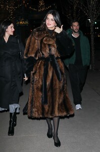 kendall-jenner-out-for-dinner-at-matsuhisa-with-friends-in-aspen-12-16-2023-5.jpg