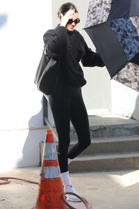 kendall-jenner-out-in-los-angeles-12-24-2023-6.jpg