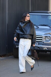 kendall-jenner-out-shopping-on-melrose-place-in-west-hollywood-12-06-2023-5.jpg