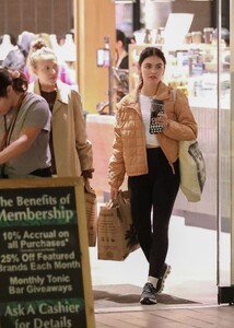 lucy-hale-grocery-shopping-at-erewhon-in-studio-city-12-11-2023-0.jpg