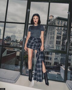 lucy_hale_france001~81.jpg