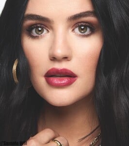lucy_hale_france002~348.jpg