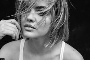 lucy_hale_france003~158.jpg