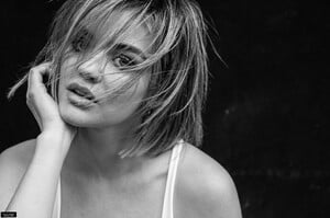 lucy_hale_france005~152.jpg