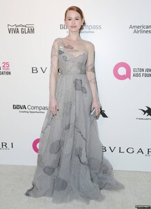 madelaine-petsch-academy-awards-fundation-party-2018-007.jpg