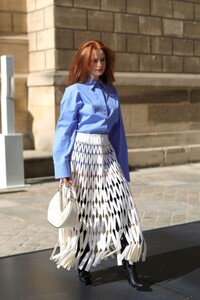 madelaine-petsch-at-valentino-womenswear-spring-summer-2024-show-at-paris-fashion-week-10-01-2023-4.jpg