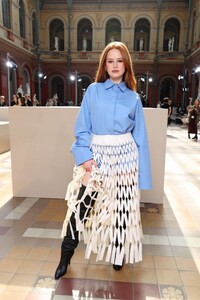 madelaine-petsch-at-valentino-womenswear-spring-summer-2024-show-at-paris-fashion-week-10-01-2023-5.jpg