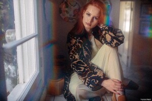 madelaine-petsch-photoshoot-for-teen-vogue-with-riverdale-cast-004~0.jpg