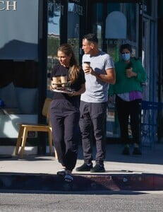 maria-menounos-and-kevin-undrgaro-out-for-coffee-on-thanksgiving-morning-in-los-angeles-11-23-2023-6.jpg