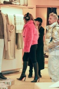 mariah-carey-out-shopping-at-prada-in-aspen-12-29-2023-0.jpg