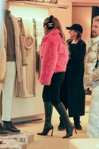 mariah-carey-out-shopping-at-prada-in-aspen-12-29-2023-2.jpg