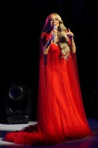 mariah-carey-performs-at-her-merry-christmas-one-and-all-at-madison-square-garden-in-new-york-12-09-2023-2.jpg