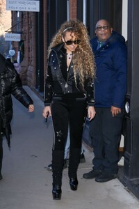 mariah-carey-shopping-at-valentino-in-aspen-12-27-2023-3.jpg