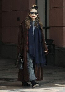 mary-kate-olsen-leaves-a-medical-building-12-27-2023-3.jpg