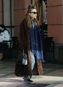 mary-kate-olsen-leaves-a-medical-building-12-27-2023-4.jpg