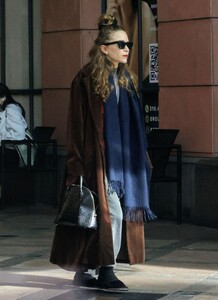 mary-kate-olsen-leaves-a-medical-building-12-27-2023-5.jpg