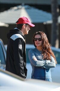 mila-kunis-and-ashton-kutcher-at-a-family-breakfast-in-bel-air-12-28-2023-2.jpg