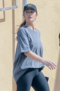 minka-kelly-out-with-a-friend-in-los-feliz-10-13-2023-4.jpg