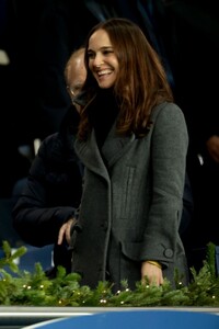 natalie-portman-at-ligue-1-match-between-paris-saint-germain-and-fc-nantes-at-parc-des-princes-stadium-in-paris-12-09-2023-1.jpg