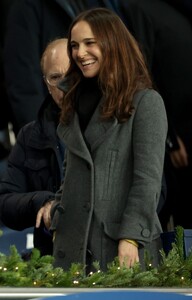 natalie-portman-at-ligue-1-match-between-paris-saint-germain-and-fc-nantes-at-parc-des-princes-stadium-in-paris-12-09-2023-4.jpg