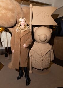 nicky-hilton-at-max-mara-dinner-at-aspenx-mountain-club-in-aspen-12-17-2023-3.jpg