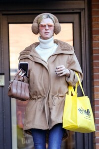 nicky-hilton-shopping-for-kids-clothes-at-monkeys-in-aspen-12-16-2023-4.jpg