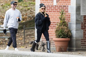 pamela-anderson-out-with-a-friend-in-central-park-in-new-york-11-04-2023-2.jpg