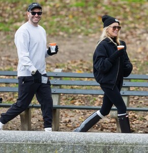 pamela-anderson-out-with-a-friend-in-central-park-in-new-york-11-04-2023-6.jpg