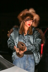 rihanna-out-for-dinner-date-at-giorgio-baldi-in-santa-monica-12-17-2023-6.jpg