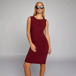 robe-drapee-sans-manches-rouge-bms01_2_zc3.jpg
