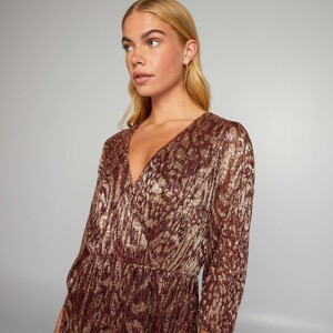 robe-midi-en-maille-plissee-marron-dore-bfj72_1_zc4.jpg