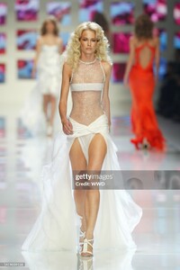 s04versace-22-49.thumb.jpg.3ce29952f13c4dd53c3e3777f3760b0d.jpg